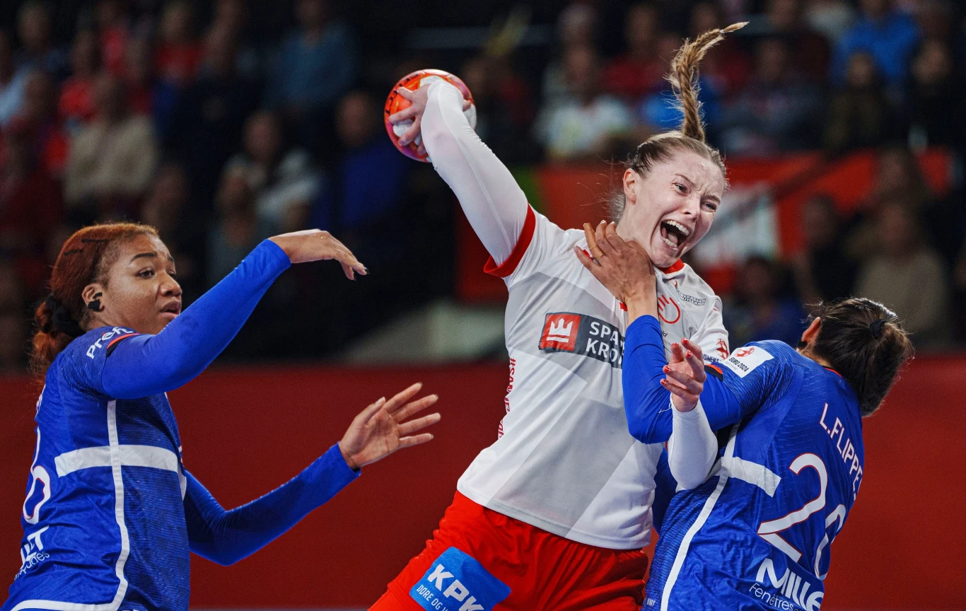 Anne Mette Hansen, najskuteczniejsza zawodniczka meczu Danii z Francją (siedem bramek) Anne Mette Hansen, najskuteczniejsza zawodniczka meczu Danii z Francją (siedem bramek)