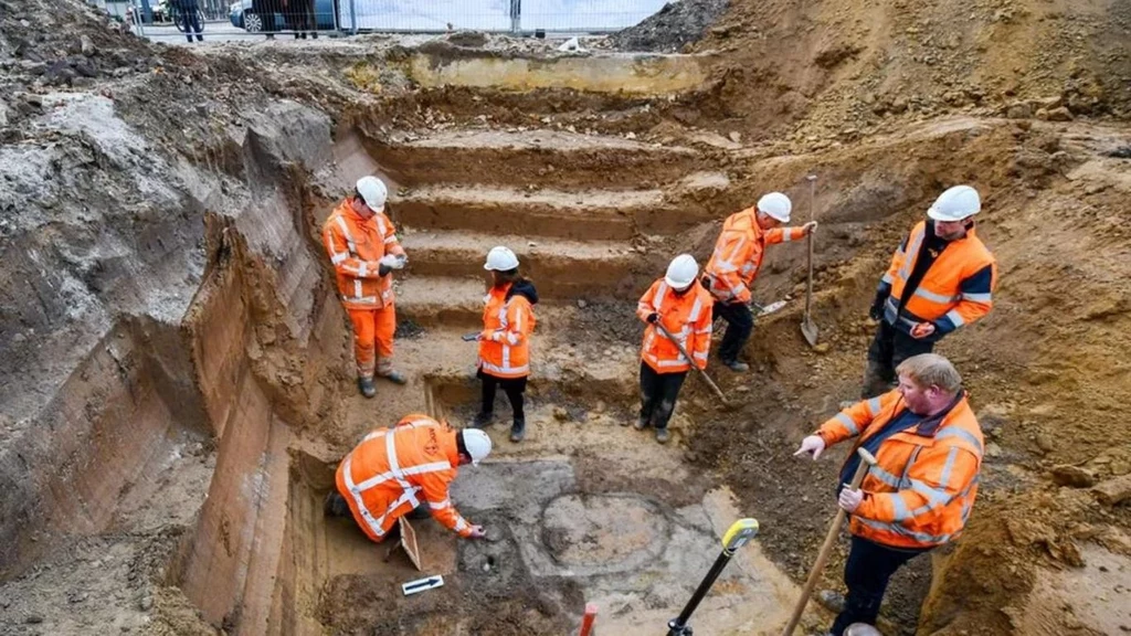 Archeolodzy badający grób rzymskiego żołnierza