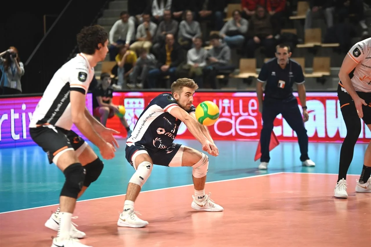 Przyjmuje Jakub Popiwczak, libero Jastrzębskiego Węgla