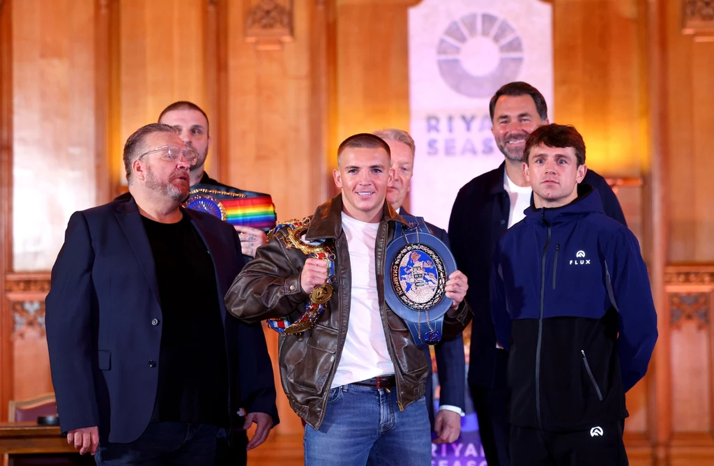 Dennis McCann ze swoimi pasami podczas konferencji przed galą z udziałem Usyka i Furego Dennis McCann ze swoimi pasami podczas konferencji przed galą z udziałem Usyka i Furego