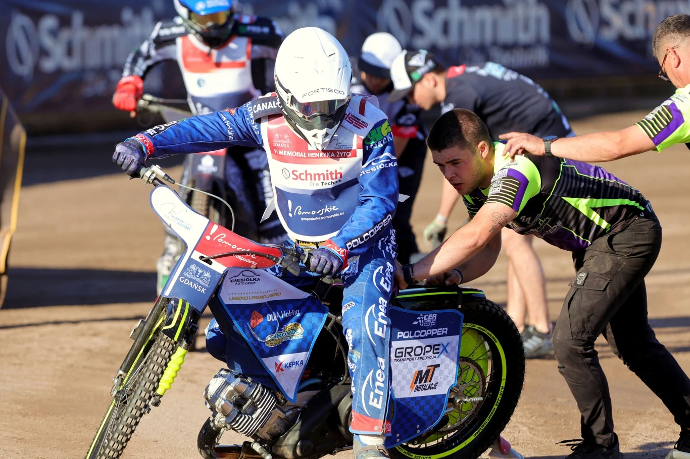 Hubert Jabłoński na torze. Ostatnie przygotowania do biegu. Hubert Jabłoński na torze. Ostatnie przygotowania do biegu.