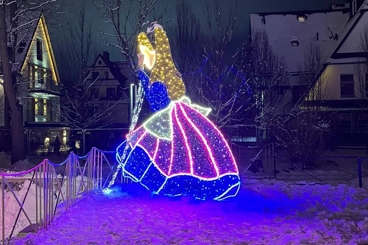 Motywem przewodnim atrakcji jest "Alicja w Krainie Czarów" Motywem przewodnim atrakcji jest "Alicja w Krainie Czarów"