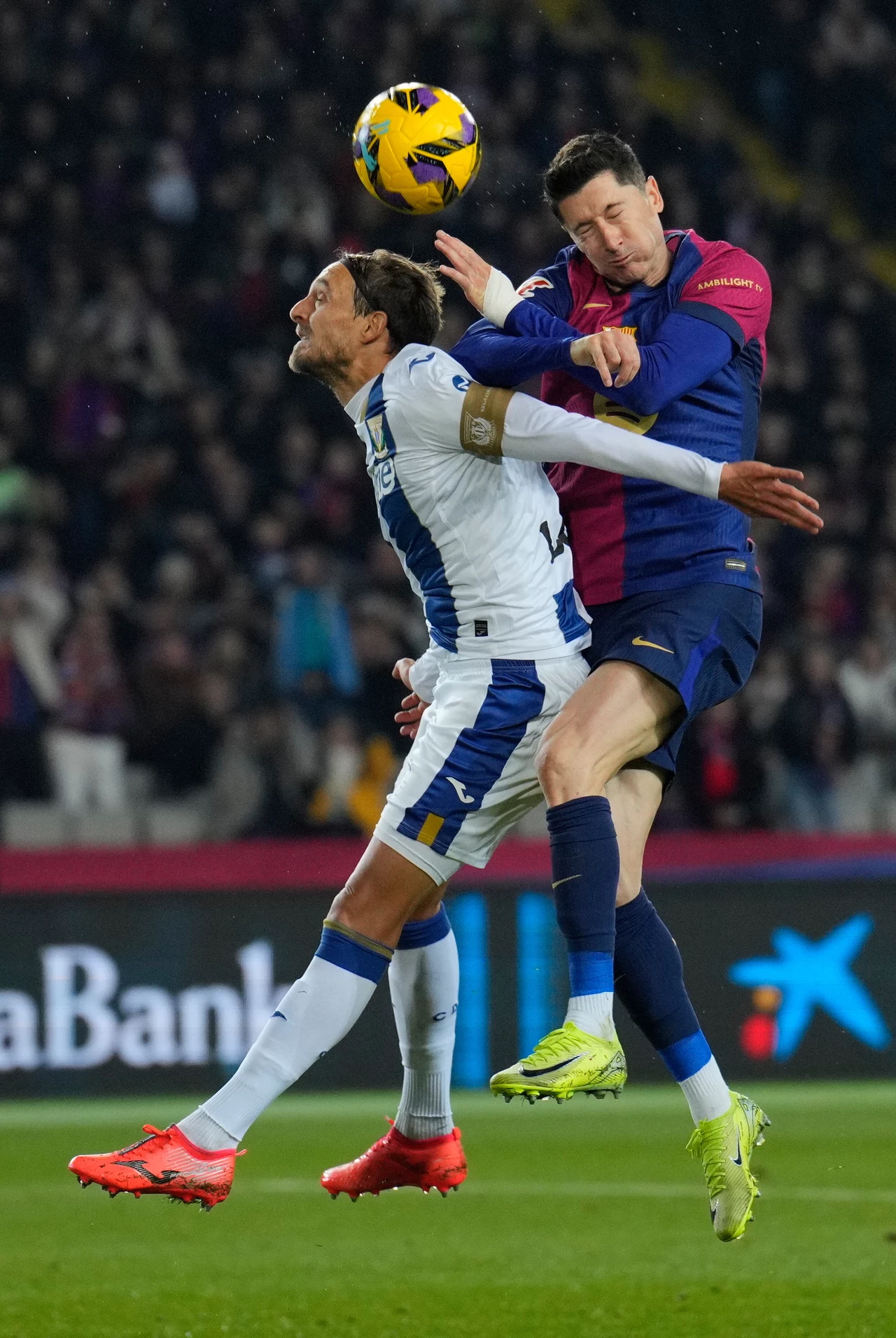 Strzelec gola Sergio Gonzalez w starciu z najskuteczniejszym obecnie snajperem La Liga Strzelec gola Sergio Gonzalez w starciu z najskuteczniejszym obecnie snajperem La Liga