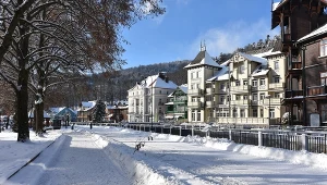 Na narty, do pijalni wód i do sanatorium. To uzdrowisko w zimie nie ma konkurencji 