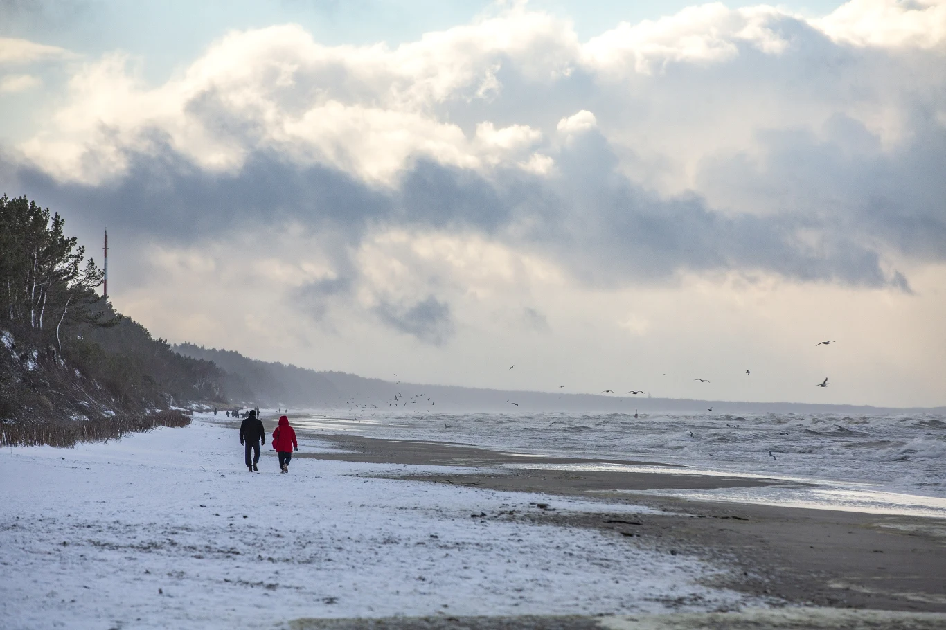 Morze Bałtyckie zachwyca również zimą. Właśnie o tej porze roku warto odwiedzić nadmorskie uzdrowisko, jakim jest Świnoujście.