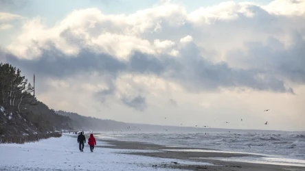 Morze Bałtyckie zachwyca również zimą. Właśnie o tej porze roku warto odwiedzić nadmorskie uzdrowisko, jakim jest Świnoujście.