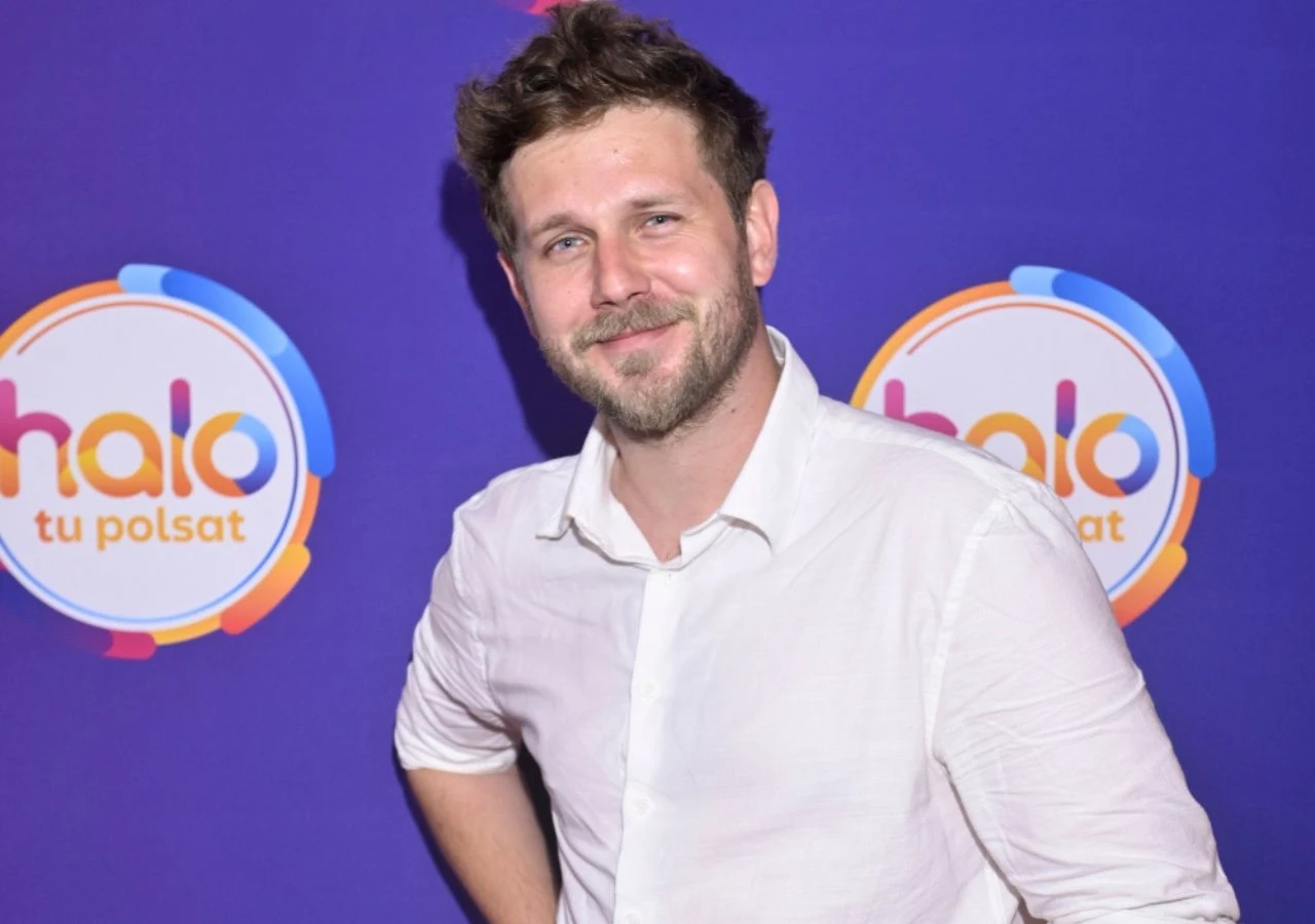 Antoni Królikowski w "halo tu polsat" Antoni Królikowski w "halo tu polsat"