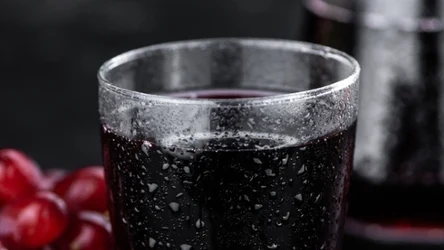 Sok z ciemnych winogron świetnie działa na zdrowie serca 
