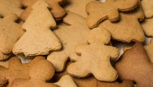 Co zrobić, gdy pierniczki wyszły twarde jak kamień? Wrzuć do słoika, szybko zmiękną