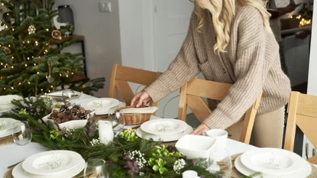 Jakie dekoracje bożonarodzeniowe są modne w tym roku? Tych ozdób nie może zabraknąć na świątecznym stole.