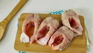 Jak pozbyć się mulistego smaku karpia? Wystarczy, że wymoczysz go w tym napoju