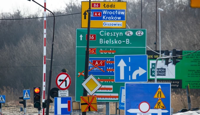 Nowe znaki na polskich drogach. Ślimaczki, tornistry i zlamany szlaban?