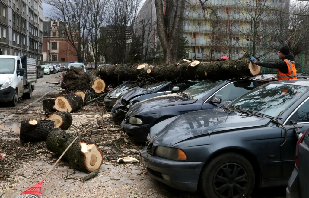RCB ostrzega przed bardzo silnym wiatrem na północy kraju. Ostrzeżenie obowiązuje w części województw zachodniopomorskiego i pomorskiego. Zdjęcie ilustracyjne