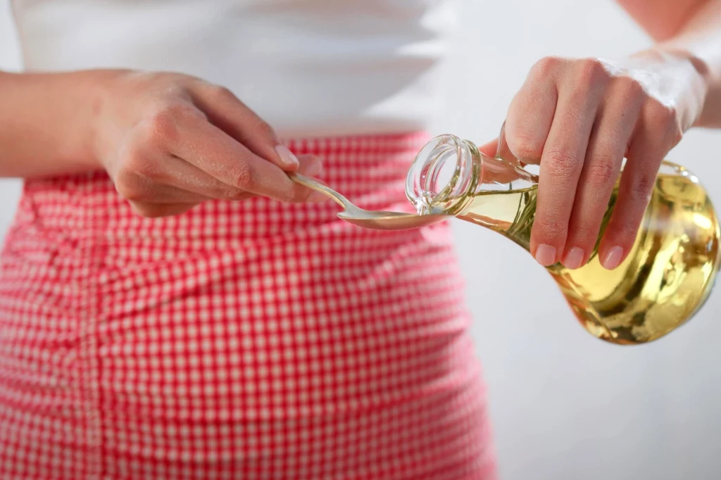 Olej z krokosza to olej nieco zapomniany. Czym się charakteryzuje i jak go używać? Wyjaśniamy