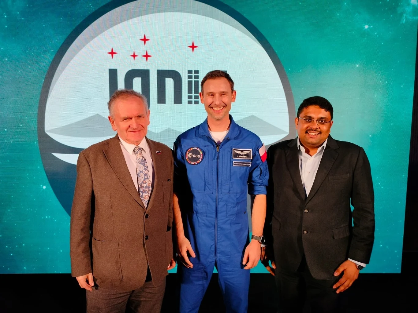 Autorzy eksperymentu MXene in LEO i polski astronauta Sławosz Uznański.