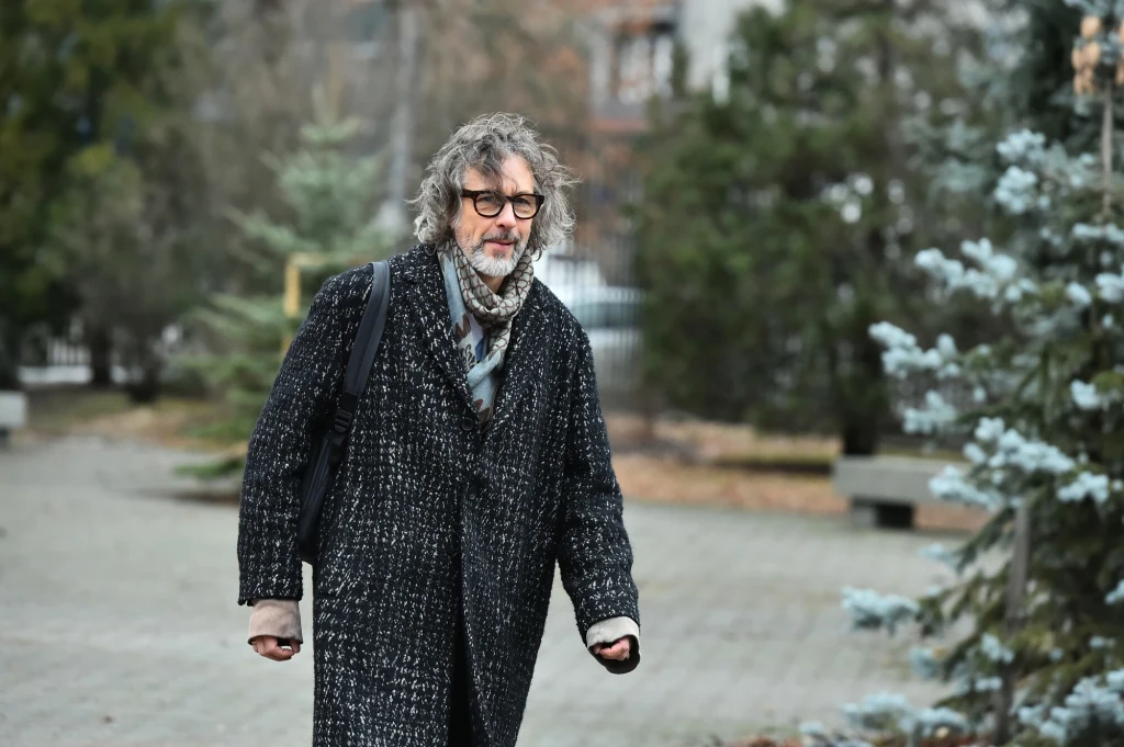 Szymon Majewski na pogrzebie Stanisława Tyma Szymon Majewski na pogrzebie Stanisława Tyma