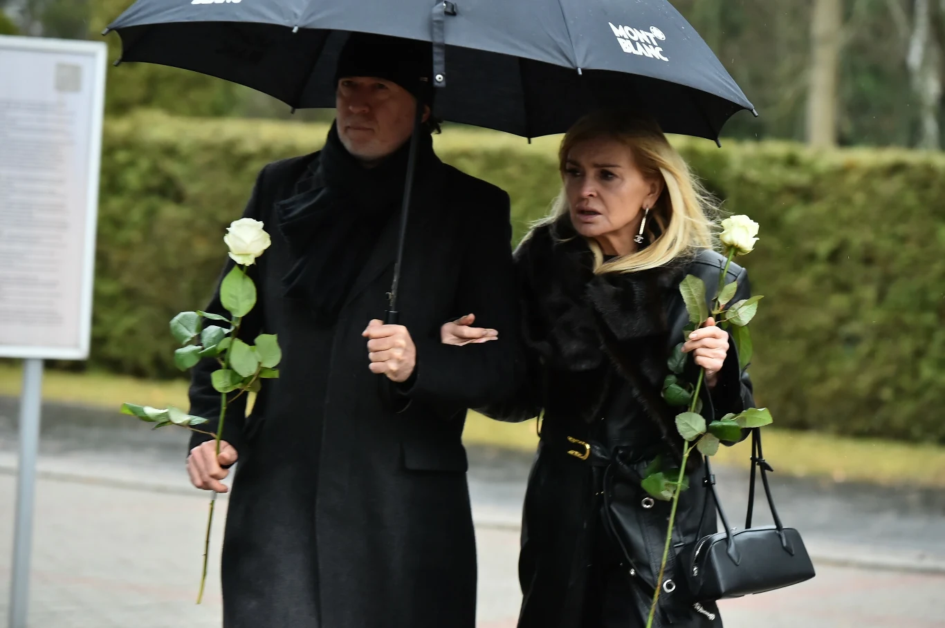 Monika Olejnik i Tomasz Ziółkowski na pogrzebie Stanisława Tyma