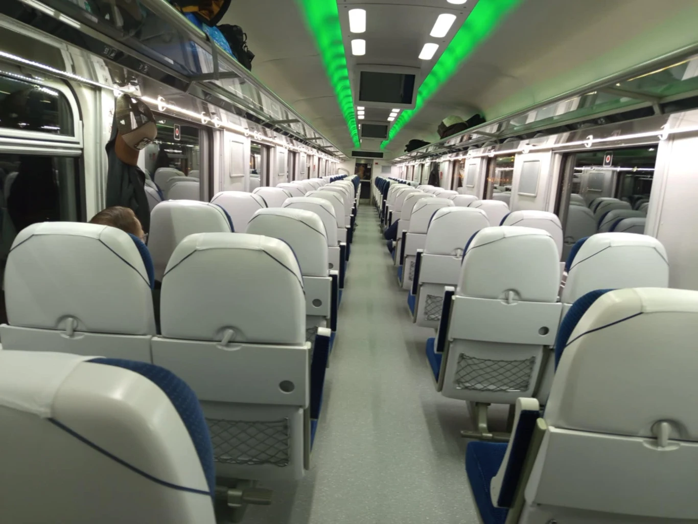 Wewnątrz pociągu "Berlin-Warszawa-Express"