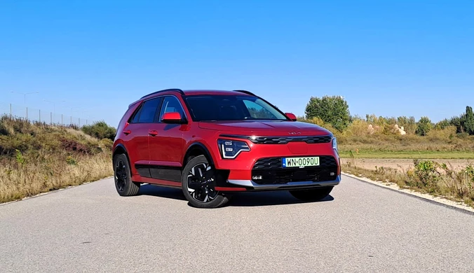 Kia Niro EV jest starsza, ale tańsza od EV3. I nierzadko lepsza