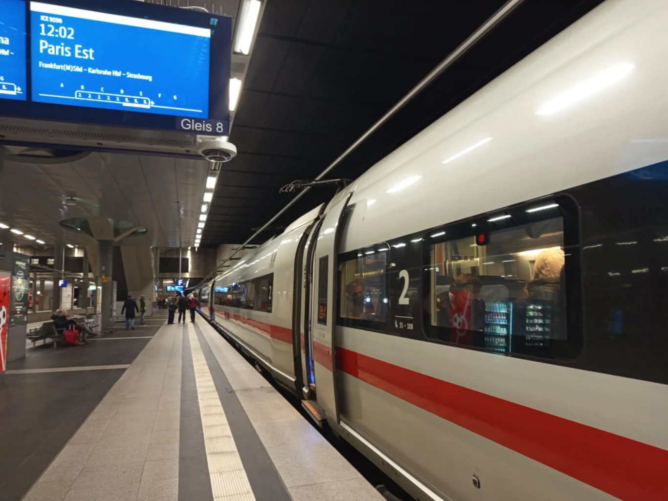 Pociąg do Paryża na chwilę przed odjazdem