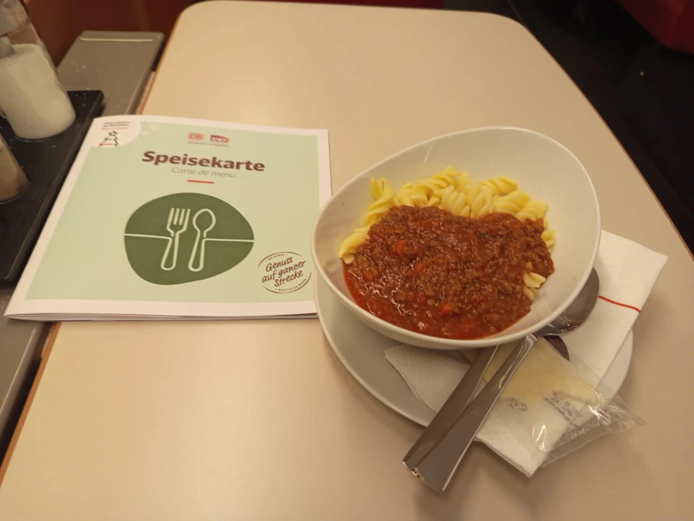 Obiad w pociągu do Paryża