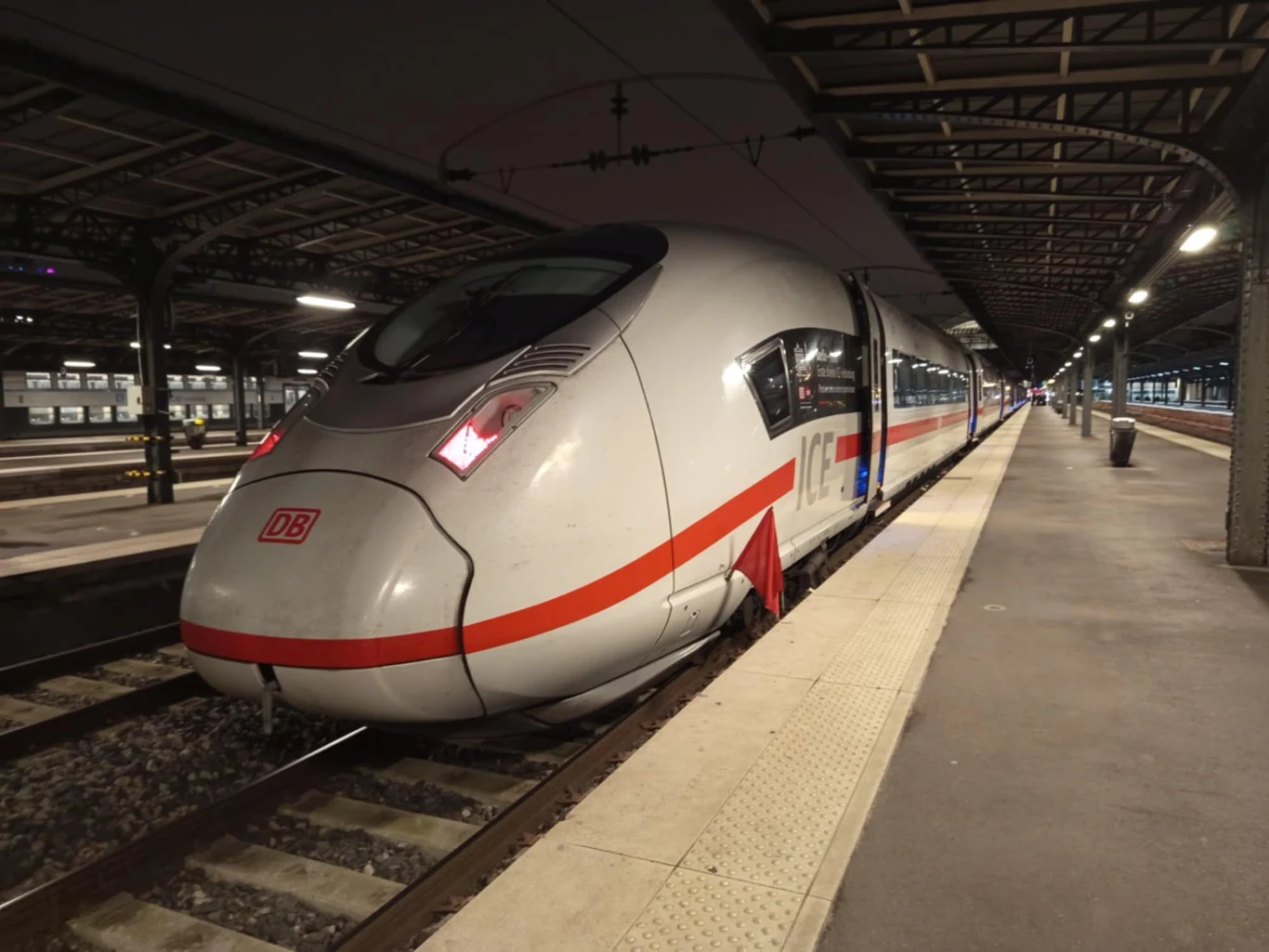 ICE 3 pozuje na dworcu w Paryżu