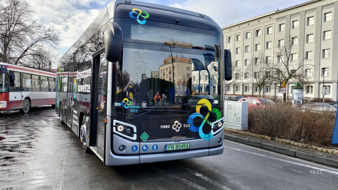 Elektrolizer ZE PAK pozwoli na zatankowanie zielonym wodorem 40 autobusów dziennie