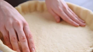 Najlepsze kruche ciasto bez zakalca z przepisu siostry Anastazji. Idealne na sernik i makowiec