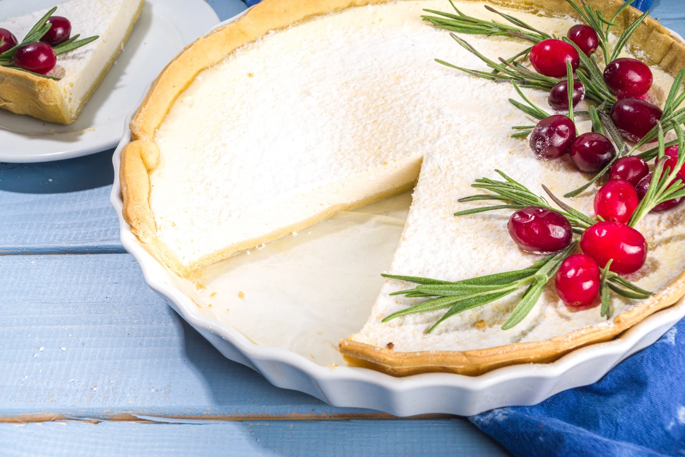 Kruche ciasto może być świetną bazą do świątecznego sernika. 