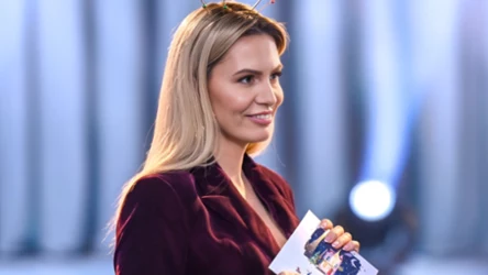TYLKO U NAS. Magiczne święta Agnieszki Hyży, czyli o Aniołku z prezentami i rodzinnej recepturze w stuletnich kokilkach