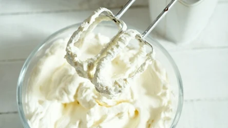 Nie wyrzucaj pozostałej bitej śmietany - można ją wykorzystać na wiele sposobów