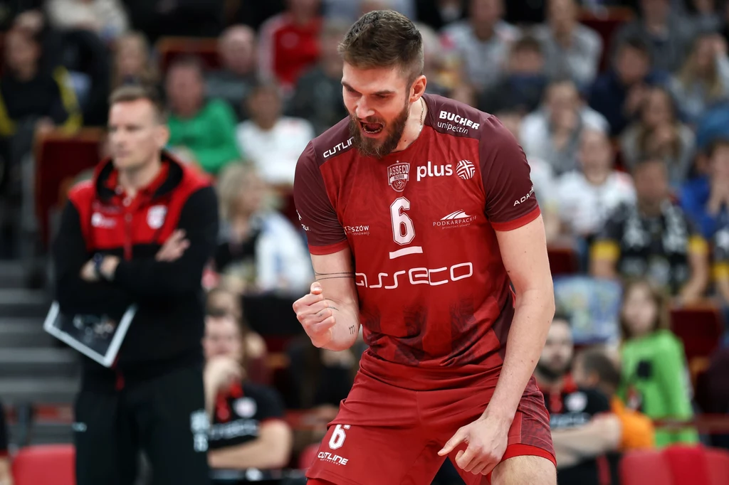 Karol Kłos to kapitan Asseco Resovii, która awansowała do kolejnej rundy Pucharu CEV Karol Kłos to kapitan Asseco Resovii, która awansowała do kolejnej rundy Pucharu CEV