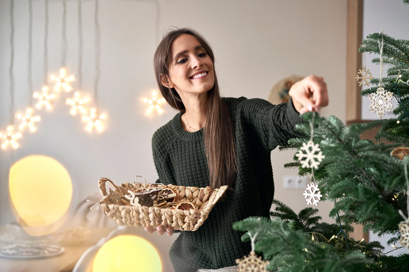 W tym roku warto ubrać choinkę w stylu skandynawskim. To rozwiązanie, które pasuje do niemal każdego wnętrza. W tym roku warto ubrać choinkę w stylu skandynawskim. To rozwiązanie, które pasuje do niemal każdego wnętrza.