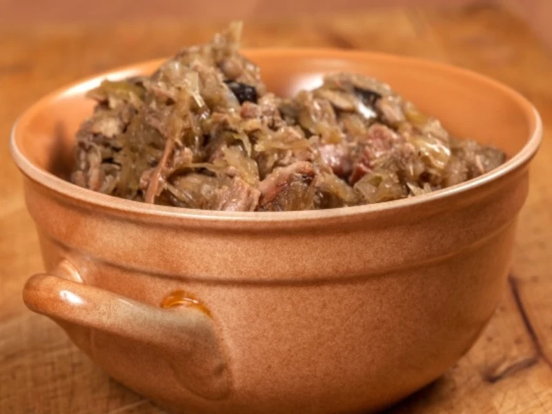 Bigos to tradycyjne danie wigilijne i świąteczne jadane w Polsce od wieków Bigos to tradycyjne danie wigilijne i świąteczne jadane w Polsce od wieków