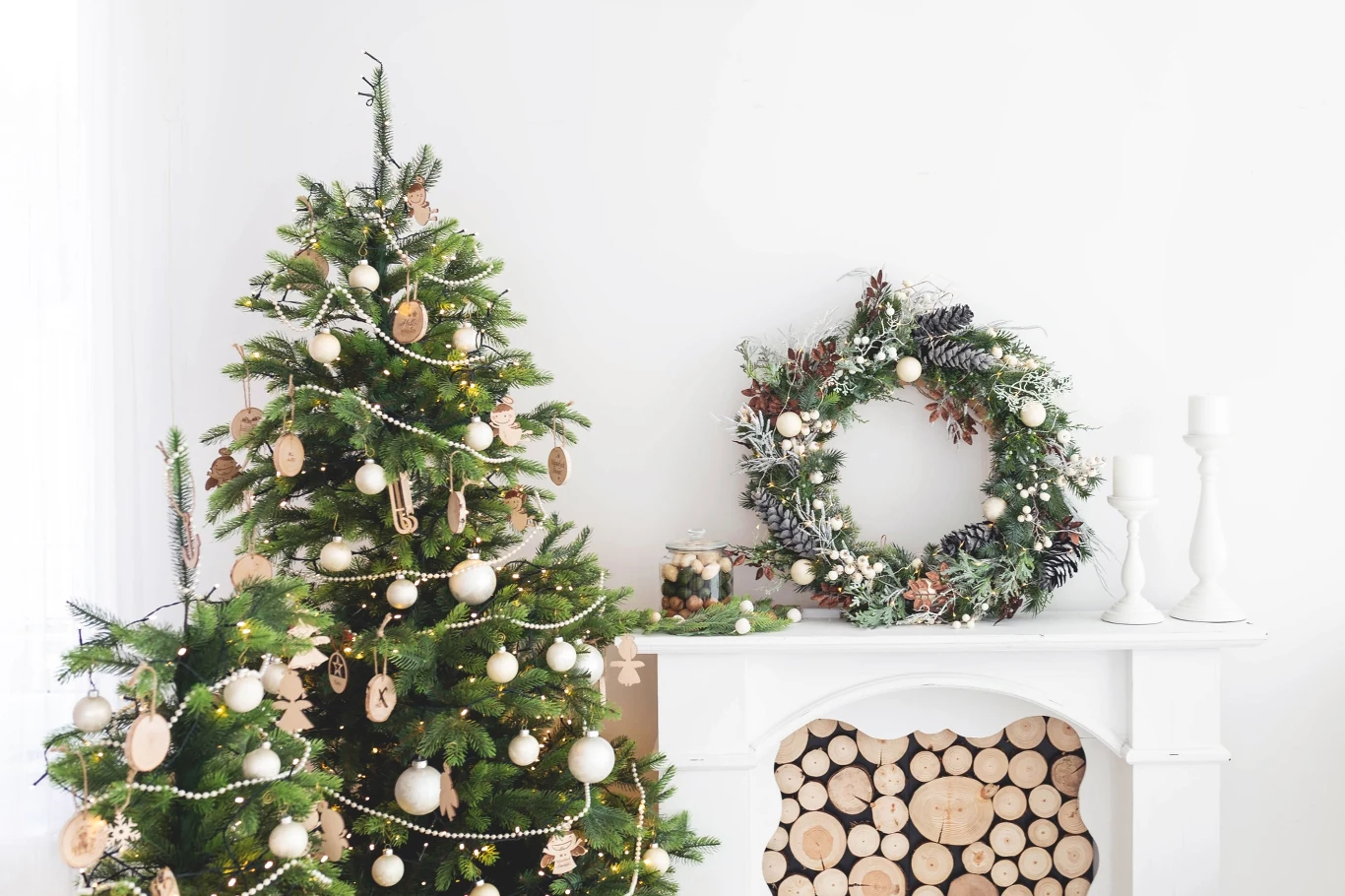 Choinka w stylu skandynawskim stawia na to, co proste i naturalne. Choinka w stylu skandynawskim stawia na to, co proste i naturalne.