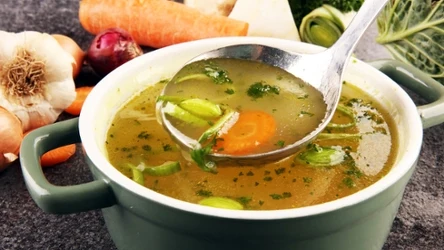 Dodatek sosu sojowego zamiast maggi odmieni smak rosołu