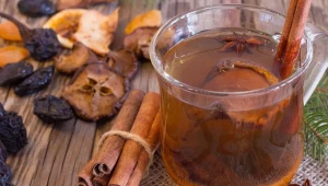 Jakie przyprawy dodać do kompotu z suszu. Z "żelazną 4" będzie smakował wybornie i przyspieszy trawienie