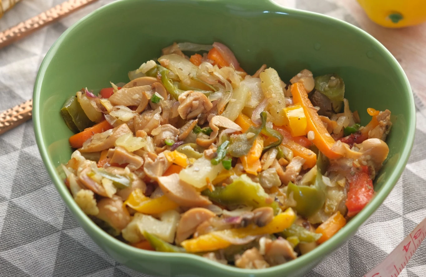 Warzywny gulasz to doskonały pomysł na lekki obiad Warzywny gulasz to doskonały pomysł na lekki obiad