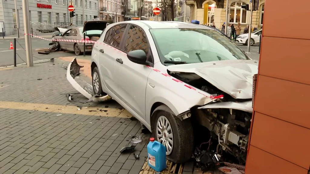 Niebezpieczny wypadek w Opolu. Dwóch policjantów w szpitalu