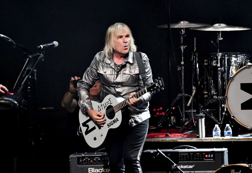 MIke Peters z zespołem The Alarm