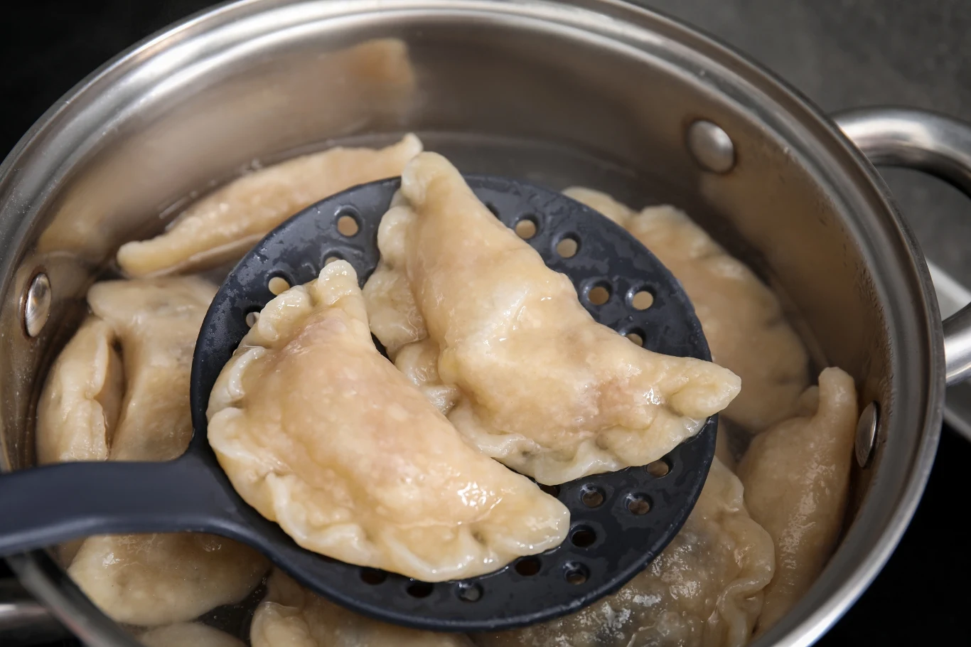 Mrożone pierogi należy gotować bez rozmrażania Mrożone pierogi należy gotować bez rozmrażania