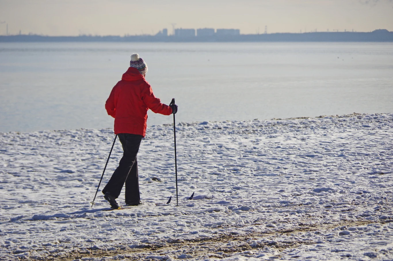 Kołobrzeg to uwielbiane nadmorskie uzdrowisko. Zimą również warto się tutaj wybrać. 
