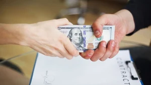 Chwilówki i tradycyjne pożyczki różnią się nie tylko szybkością realizacji, ale także wysokością, okresem spłaty oraz kosztami