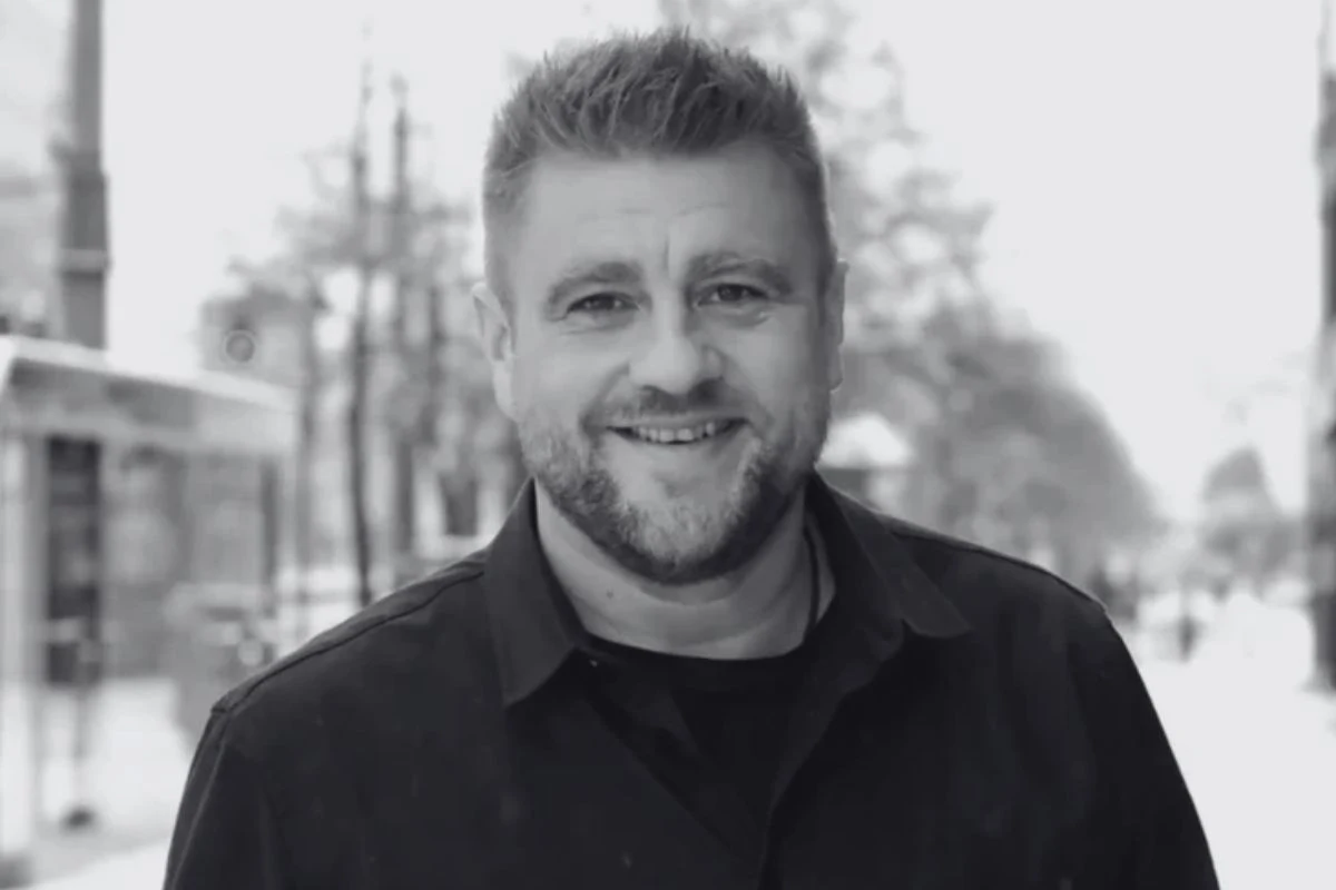 Tomasz Jakubiak chorował na rzadki nowotwór dwunastnicy z przerzutami m.in. do kości Tomasz Jakubiak chorował na rzadki nowotwór dwunastnicy z przerzutami m.in. do kości