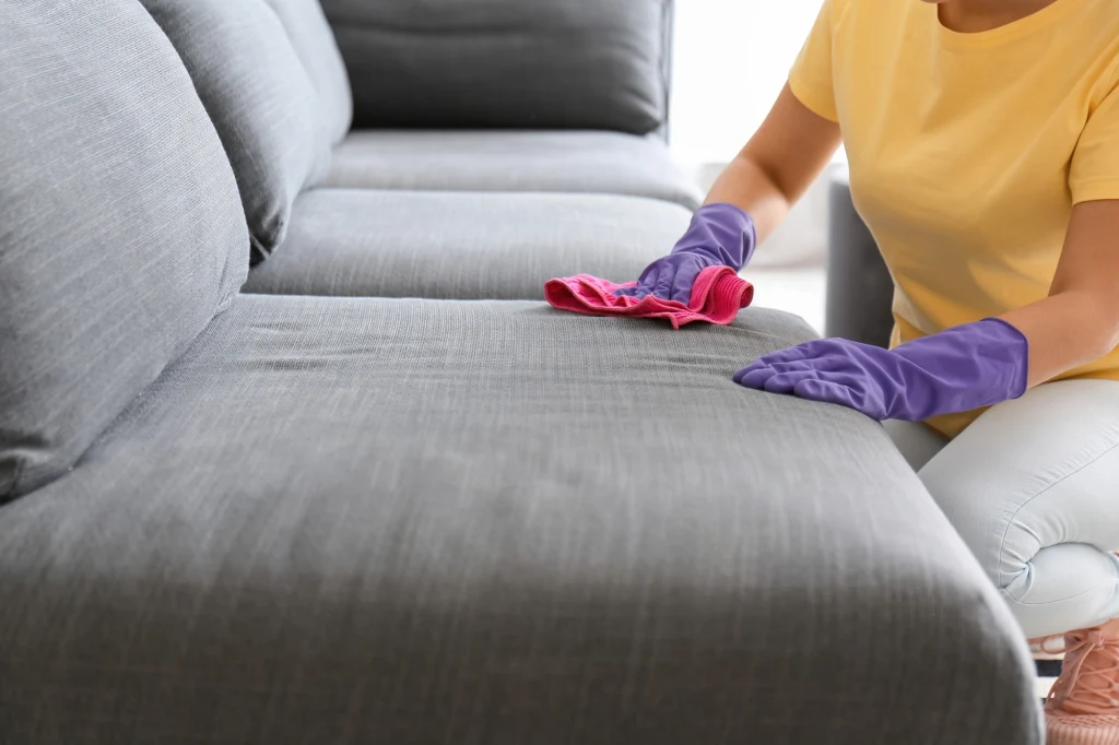 Czyszczenie kanapy nie wymaga użycia środków chemicznych. Czyszczenie kanapy nie wymaga użycia środków chemicznych.