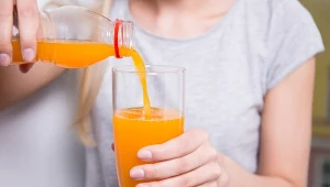 Nie tylko alkohol. Te napoje też szkodzą wątrobie