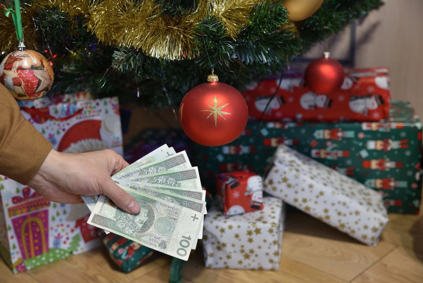 Gotówka na święta jako prezent. Czy wypada? Gotówka na święta jako prezent. Czy wypada?