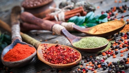 Tych przypraw nie może zabraknąć na świątecznym stole. Nadają potrawom szczególny smak i aromat 