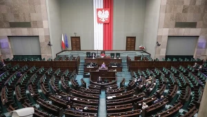 Nowy sondaż partyjny daje szansę PiS-owi i Konfederacji. Na zdj. sala posiedzeń Sejmu