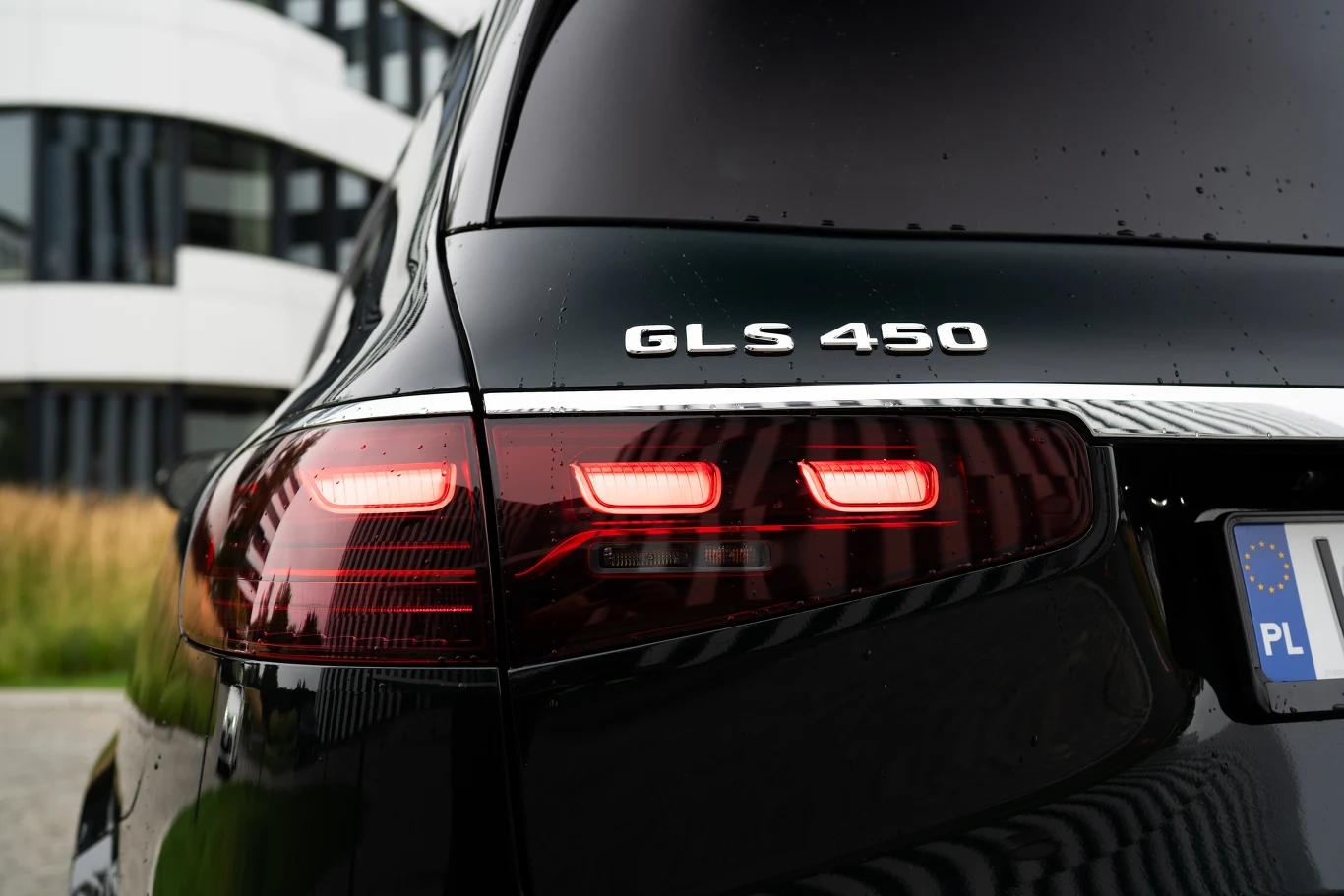 Tylne światła Mercedesa GLS wyglądają teraz bardzo niepozornie